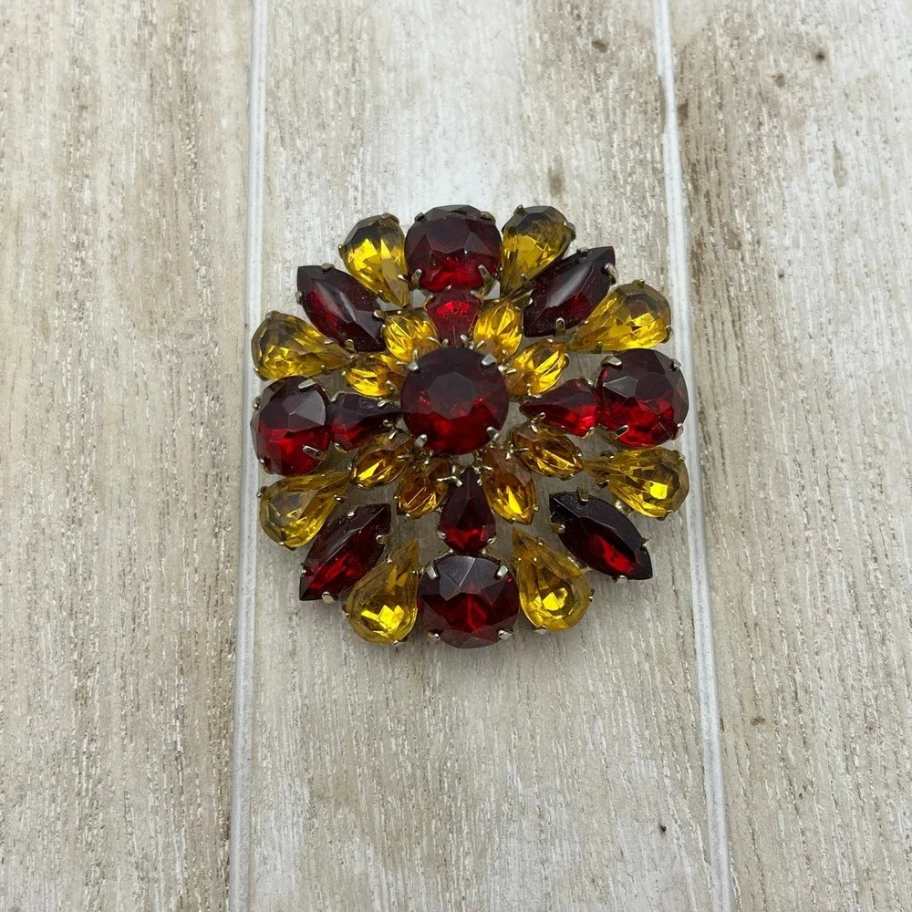 Vintage glass 1960s glass Juliana inspired style Brooch